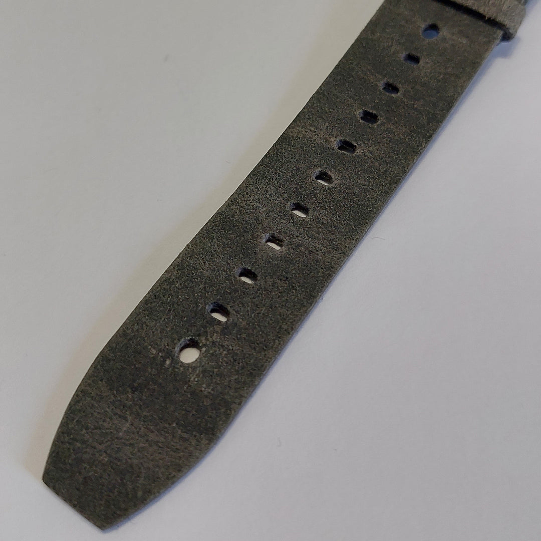Grey Strap // Black metal buckle
