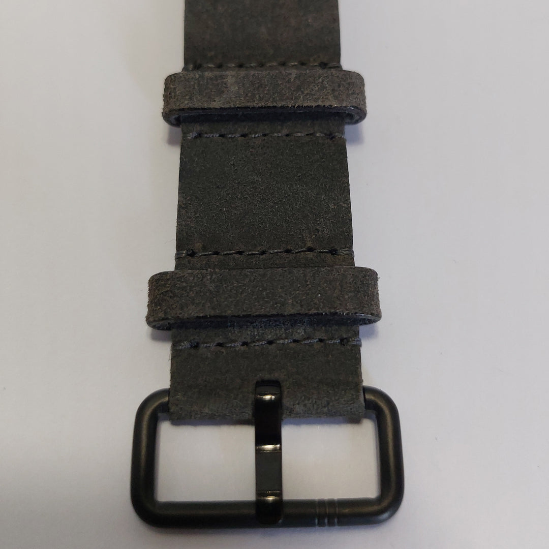 Grey Strap // Black metal buckle